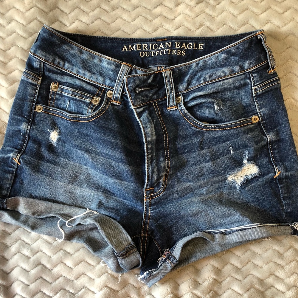 Blue jean shorts.